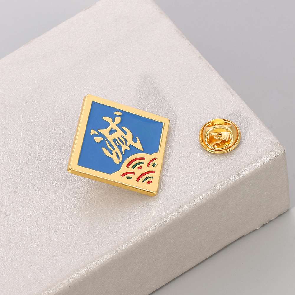 1 adet Anime Ürünleri Pin Roze - Anime Merchandise Logo incelemesi ve fiyatı