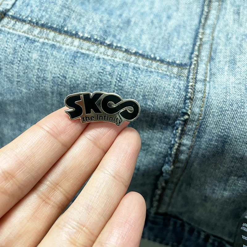 Sonsuzluk Sk8 Logo emaye Pin k - Anime Merchandise Logo incelemesi ve fiyatı